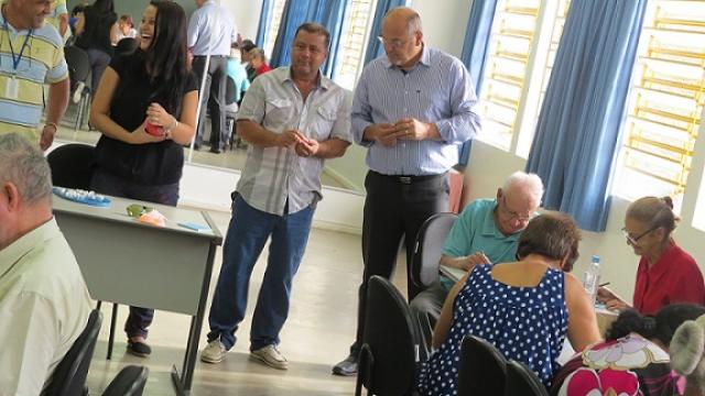 Vereador Bahia e prefeito Alexandre em visita ao CCI do Paulistano (Foto: Divulgação Câmara de Franca)